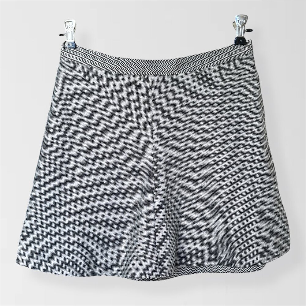 UO Silence & Noise Women's Chevron Black White Grey Mini Plaid Circle Skirt, 2